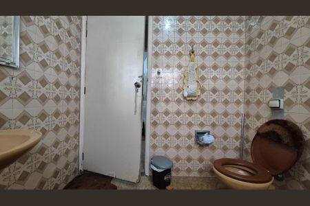 Casa à venda com 200m², 2 quartos e 2 vagas Casa à venda com 200m², 2 quartos e 2 vagasBanheiro