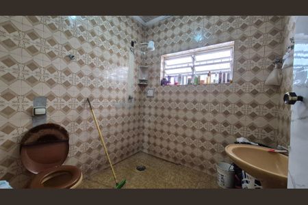 Casa à venda com 200m², 2 quartos e 2 vagas Casa à venda com 200m², 2 quartos e 2 vagasBanheiro