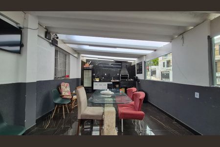 Casa à venda com 200m², 2 quartos e 2 vagas Casa à venda com 200m², 2 quartos e 2 vagasCobertura