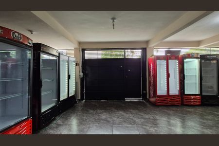 Casa à venda com 200m², 2 quartos e 2 vagas Casa à venda com 200m², 2 quartos e 2 vagasGaragem