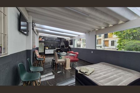 Casa à venda com 200m², 2 quartos e 2 vagas Casa à venda com 200m², 2 quartos e 2 vagasCobertura