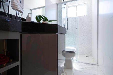 Apartamento à venda com 53m², 2 quartos e 1 vaga Apartamento à venda com 53m², 2 quartos e 1 vagaBanheiro social