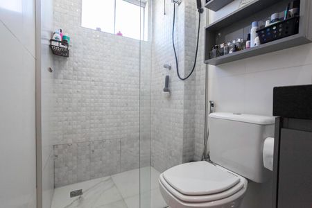 Apartamento à venda com 53m², 2 quartos e 1 vaga Apartamento à venda com 53m², 2 quartos e 1 vagaBanheiro da suíte