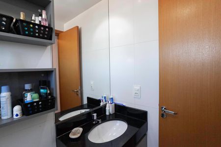 Apartamento à venda com 53m², 2 quartos e 1 vaga Apartamento à venda com 53m², 2 quartos e 1 vagaBanheiro da suíte