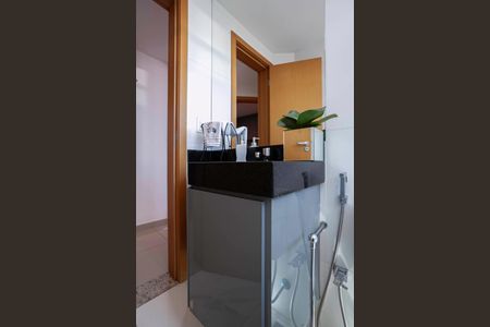 Apartamento à venda com 53m², 2 quartos e 1 vaga Apartamento à venda com 53m², 2 quartos e 1 vagaBanheiro social