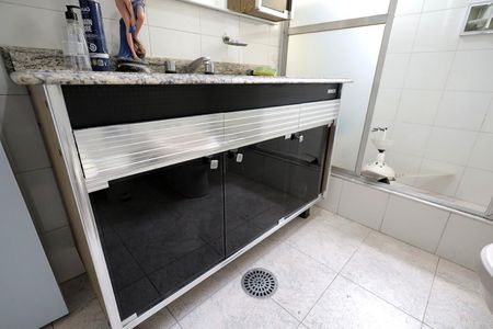 Casa para alugar com 300m², 2 quartos e 8 vagasBanheiro