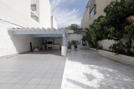 Casa para alugar com 300m², 2 quartos e 8 vagasGaragem
