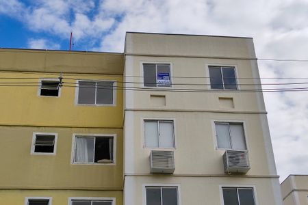 Apartamento para alugar com 45m², 2 quartos e sem vagaFachada do bloco + placa