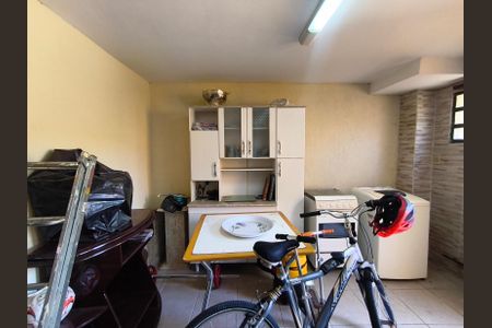 Casa à venda com 299m², 4 quartos e 6 vagas Casa à venda com 299m², 4 quartos e 6 vagasAcesso à garagem