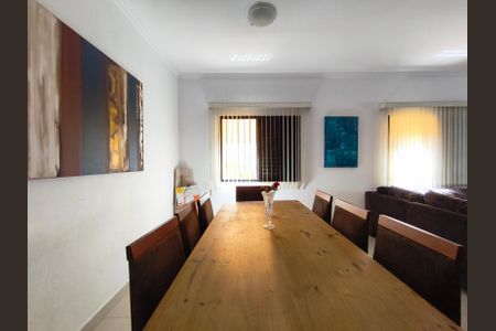 Casa à venda com 299m², 4 quartos e 6 vagas Casa à venda com 299m², 4 quartos e 6 vagasSala