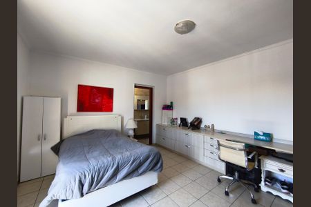 Casa à venda com 299m², 4 quartos e 6 vagas Casa à venda com 299m², 4 quartos e 6 vagasSuíte