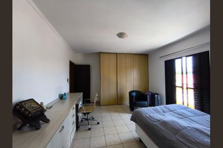 Casa à venda com 299m², 4 quartos e 6 vagas Casa à venda com 299m², 4 quartos e 6 vagasSuíte