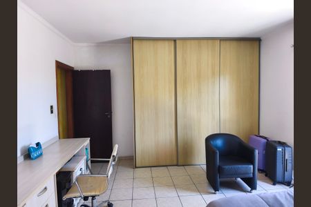 Casa à venda com 299m², 4 quartos e 6 vagas Casa à venda com 299m², 4 quartos e 6 vagasSuíte