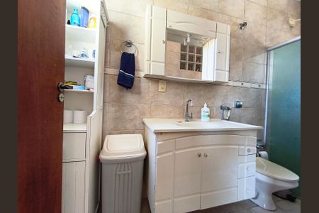 Casa à venda com 299m², 4 quartos e 6 vagas Casa à venda com 299m², 4 quartos e 6 vagasBanheiro da Suíte