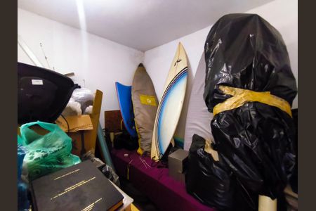 Casa à venda com 299m², 4 quartos e 6 vagas Casa à venda com 299m², 4 quartos e 6 vagasQuarto de Serviço