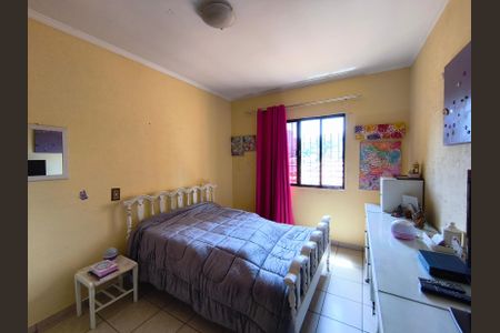 Casa à venda com 299m², 4 quartos e 6 vagas Casa à venda com 299m², 4 quartos e 6 vagasQuarto 1