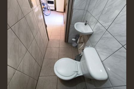 Casa à venda com 299m², 4 quartos e 6 vagas Casa à venda com 299m², 4 quartos e 6 vagasBanheiro de serviço