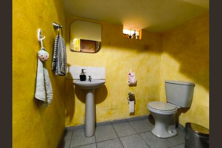 Casa à venda com 299m², 4 quartos e 6 vagas Casa à venda com 299m², 4 quartos e 6 vagasLavabo