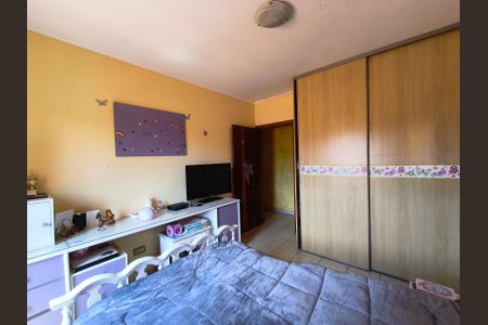 Casa à venda com 299m², 4 quartos e 6 vagas Casa à venda com 299m², 4 quartos e 6 vagasQuarto 1