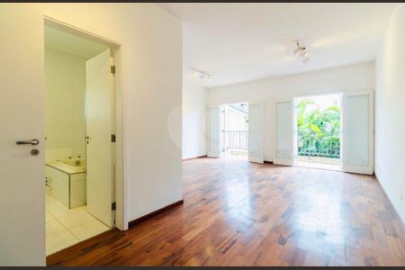 Casa à venda com 3 quartos, 300m² em Jardim Viana, São Paulo