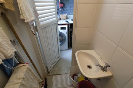 Apartamento à venda com 236m², 3 quartos e 2 vagasBanheiro de serviço