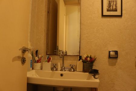 Apartamento à venda com 236m², 3 quartos e 2 vagasBanheiro Social