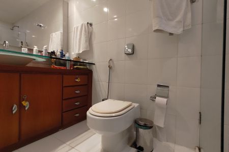 Apartamento à venda com 236m², 3 quartos e 2 vagasBanheiro da Suíte 2