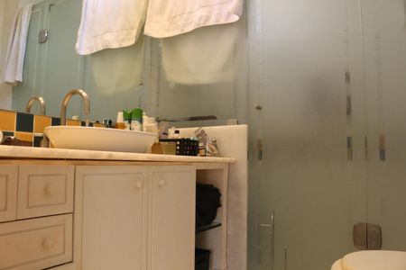 Apartamento à venda com 236m², 3 quartos e 2 vagasBanheiro da Suíte 1