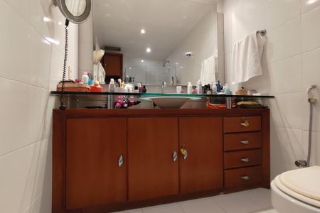 Apartamento à venda com 236m², 3 quartos e 2 vagasBanheiro da Suíte 2