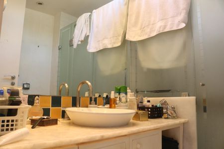 Apartamento à venda com 236m², 3 quartos e 2 vagasBanheiro da Suíte 1