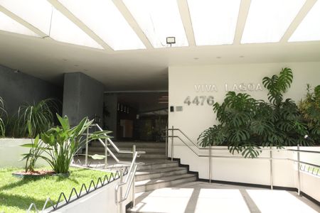 Apartamento à venda com 236m², 3 quartos e 2 vagasFachada e portaria