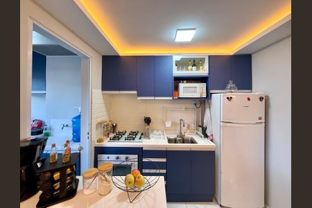 Cozinha  de apartamento à venda com 2 quartos, 45m² em Jardim São Luís, São Paulo