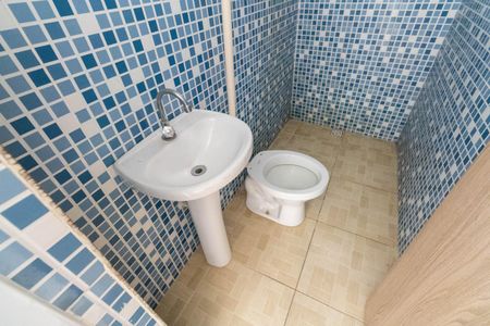 Banheiro Social de kitnet/studio para alugar com 1 quarto, 30m² em Guaratiba, Rio de Janeiro