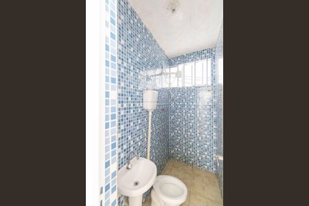 Banheiro Social de kitnet/studio para alugar com 1 quarto, 30m² em Guaratiba, Rio de Janeiro