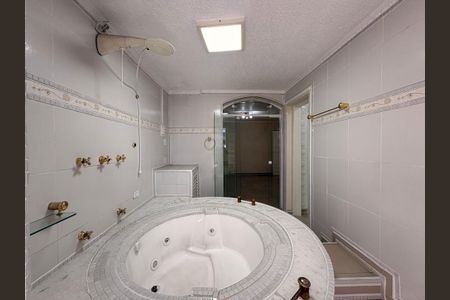 Casa à venda com 220m², 4 quartos e 2 vagasBanheiro da suíte 