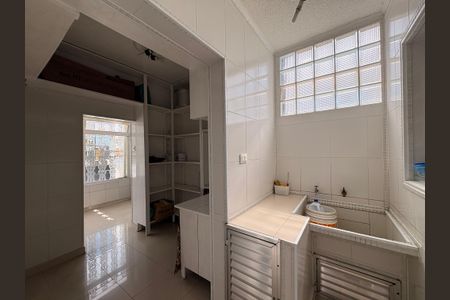 Casa à venda com 220m², 4 quartos e 2 vagasLavanderia