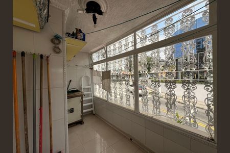Casa à venda com 220m², 4 quartos e 2 vagasÁrea de serviço 