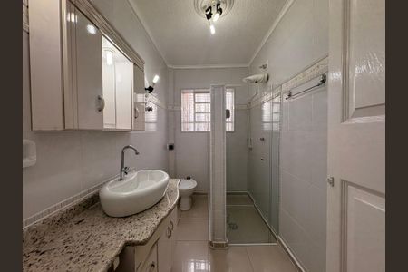 Casa à venda com 220m², 4 quartos e 2 vagasBanheiro 