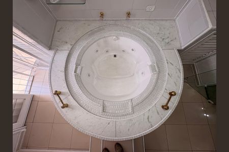 Casa à venda com 220m², 4 quartos e 2 vagasBanheiro da suíte 