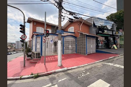 Casa à venda com 220m², 4 quartos e 2 vagasFachada + plaquinha 