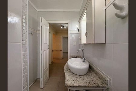 Casa à venda com 220m², 4 quartos e 2 vagasBanheiro