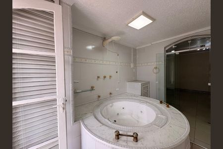 Casa à venda com 220m², 4 quartos e 2 vagasBanheiro da suíte 