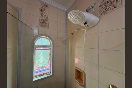 Casa à venda com 220m², 4 quartos e 2 vagasBanheiro da suíte 