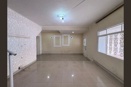 Casa à venda com 220m², 4 quartos e 2 vagasSala