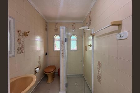 Casa à venda com 220m², 4 quartos e 2 vagasBanheiro da suíte 