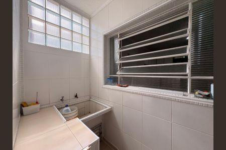 Casa à venda com 220m², 4 quartos e 2 vagasLavanderia