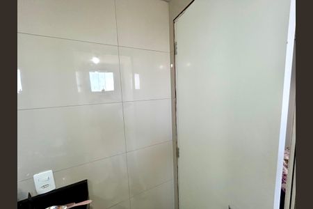 Banheiro da Suíte de apartamento à venda com 2 quartos, 45m² em Vila Flora, Guarulhos
