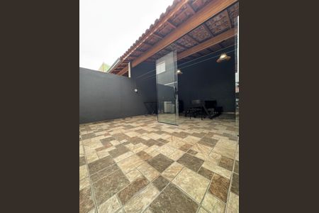 Casa à venda com 155m², 2 quartos e 2 vagas Casa à venda com 155m², 2 quartos e 2 vagasÁrea Externa