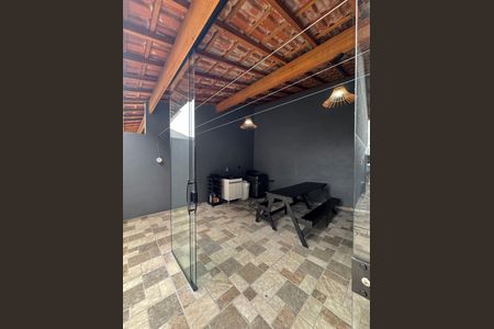 Casa à venda com 155m², 2 quartos e 2 vagas Casa à venda com 155m², 2 quartos e 2 vagasÁrea Externa