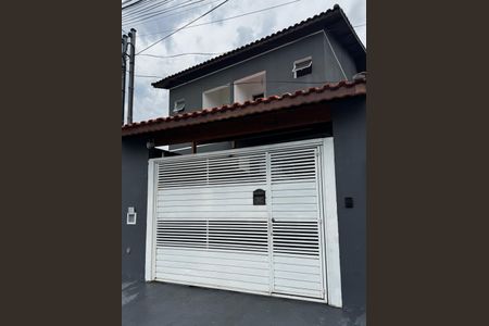 Casa à venda com 155m², 2 quartos e 2 vagas Casa à venda com 155m², 2 quartos e 2 vagasFachada